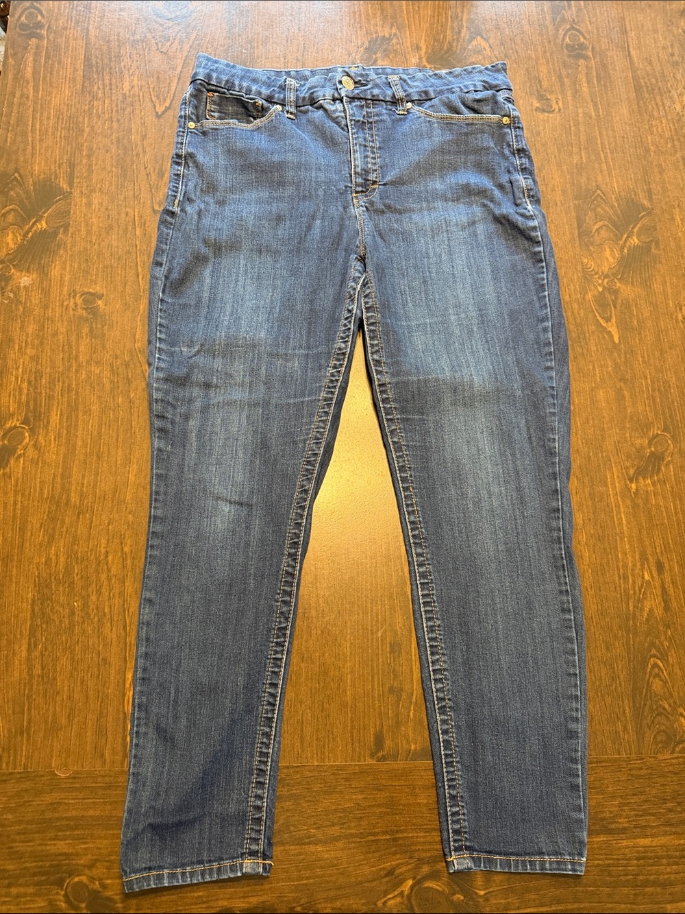 Seven7 Skinny Jeans in Medium/Dark Blue Wash